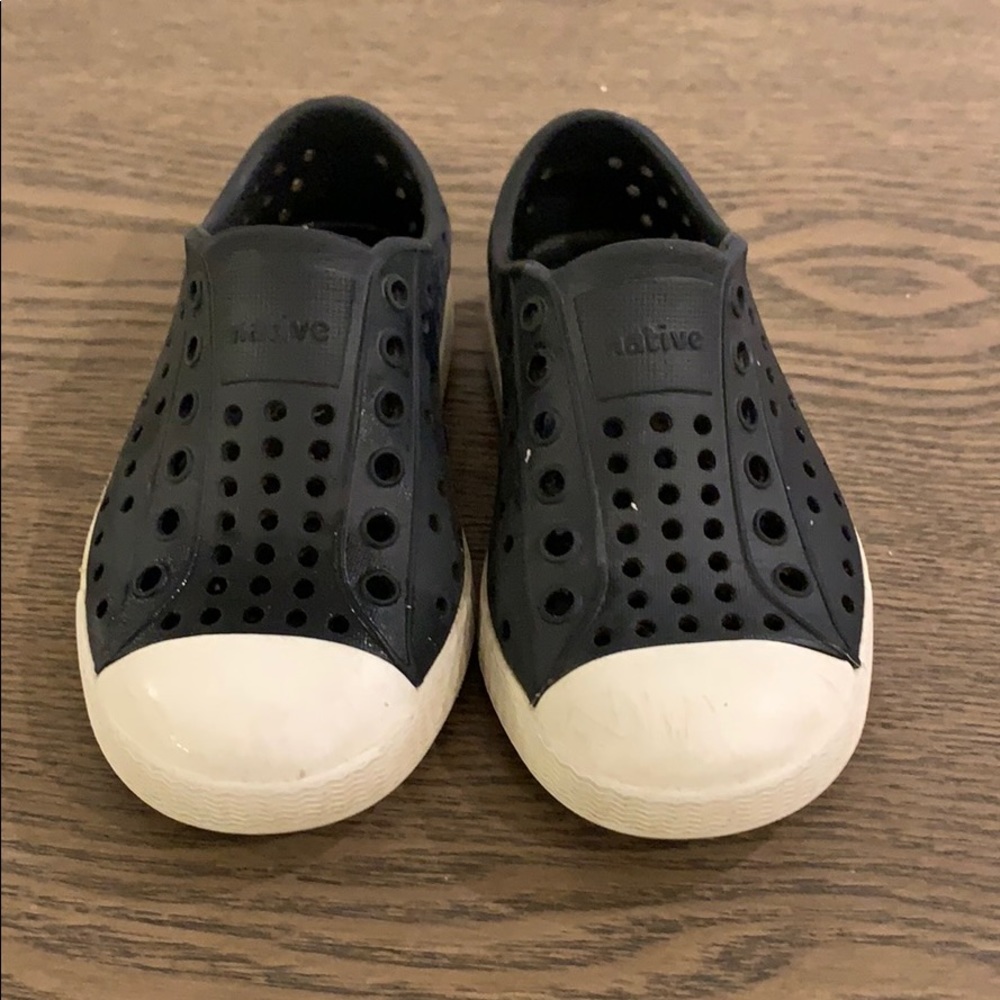 Toddler Natives in black size 7c